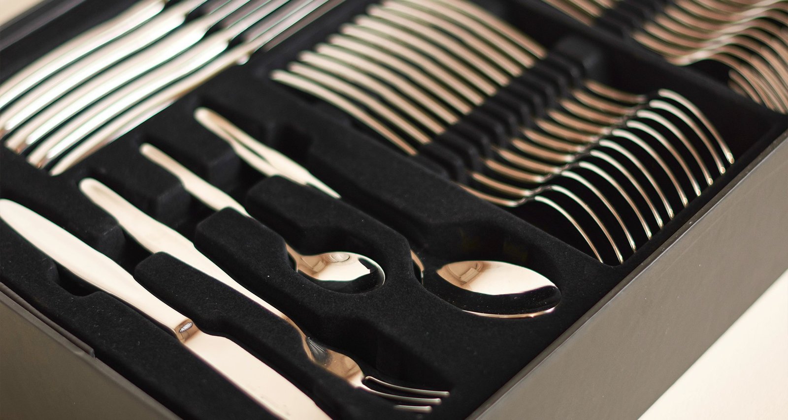 How to Customize a Box Helpful to Your Cutlery Business